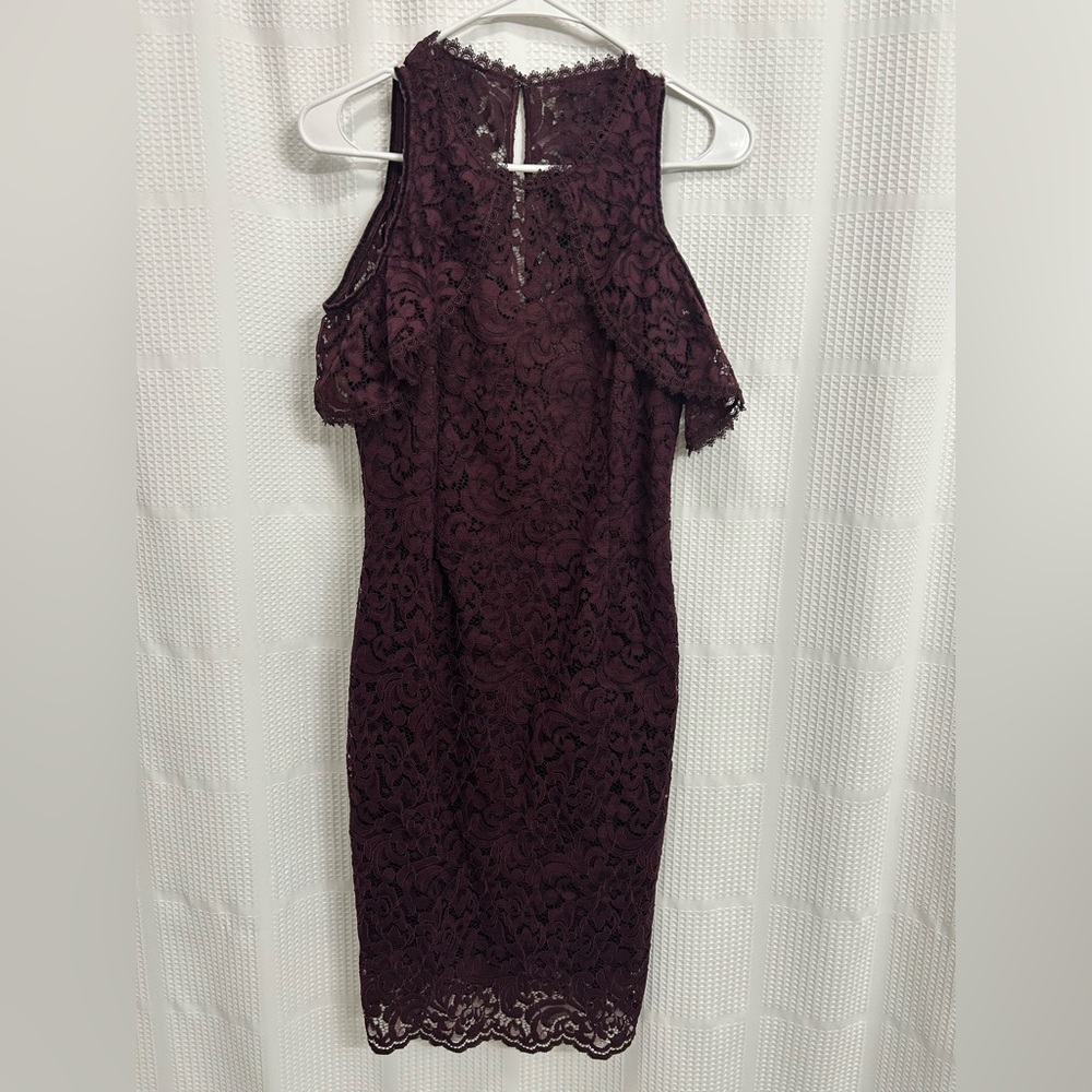 White House Black Market Off The Cold Shoulder Burgundy Lace Midi Dress- Size 2